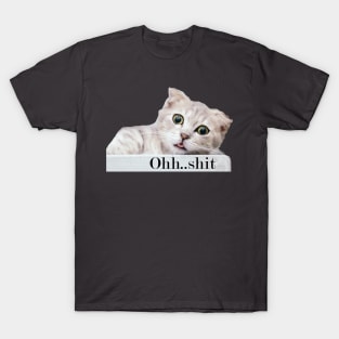 cute cat feel scared T-Shirt